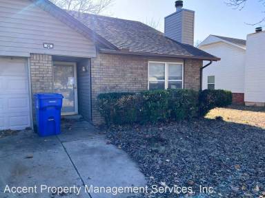 Main picture of 707 W Waco St