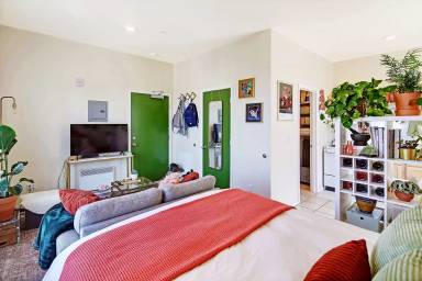 Main picture of 1728 Summit Ave