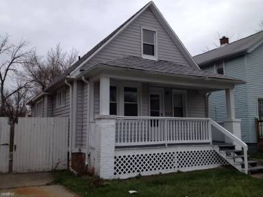 Main picture of 104 W George Ave