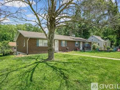 Main picture of 612 N Combs Ave