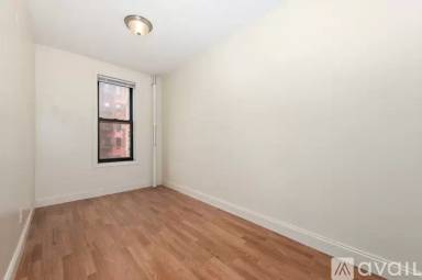 Main picture of 11 E 14th St
