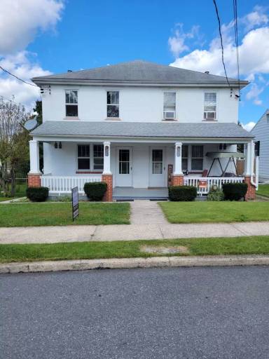 Main picture of 471 Heintzelman Ave