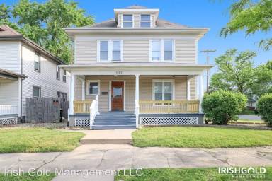 Main picture of 825 E Washington St