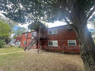 Main picture of 924 Rarig Ave