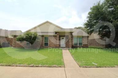 Main picture of 4415 Seville Ln