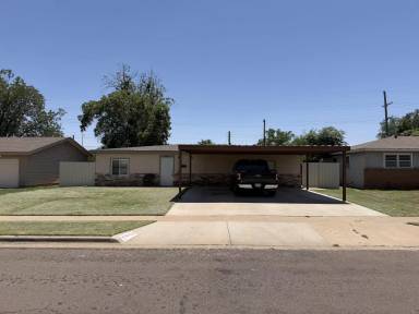 Main picture of 4411 32nd St