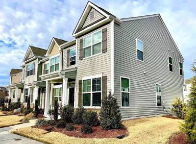 Main picture of 102 Harvest Oaks Ln