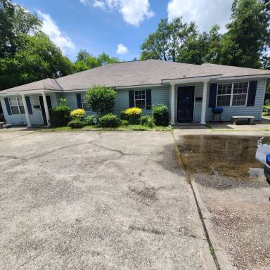 Main picture of 909 Washington Ave