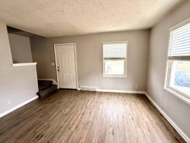 Main picture of 9536 Charlotte St