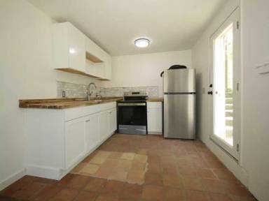 Main picture of 8285 Clark St