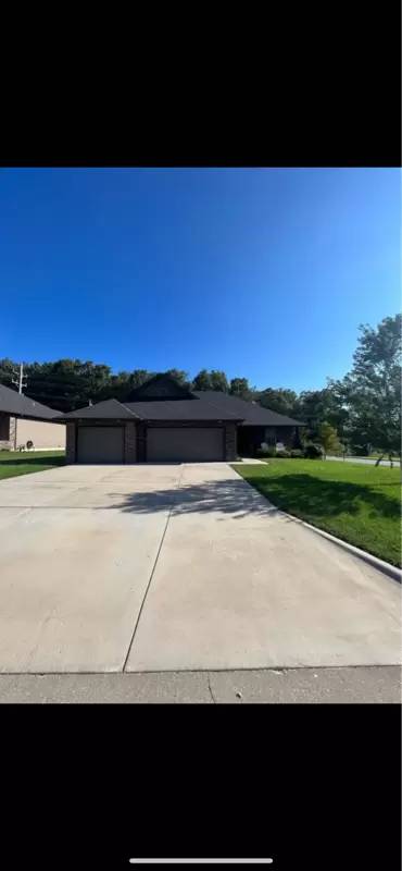 Main picture of 2798 W Miramar Rd