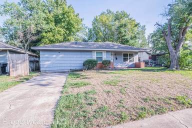 Main picture of 9910 Carmalee St