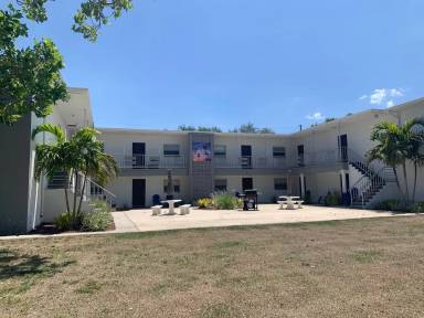 Main picture of 426 Palm Ave N