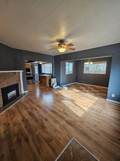 Main picture of 1130 W 9th St