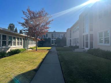 Main picture of 1513 Huntington Dr