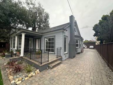 Main picture of 820 N El Camino Real