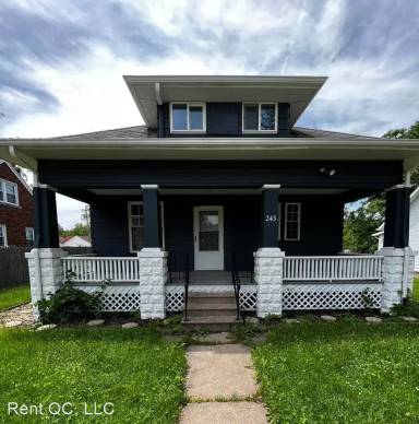 Main picture of 243 44th St