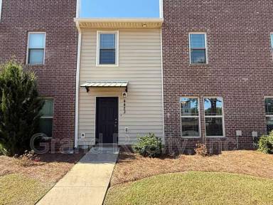 Main picture of 4423 Village Oak Ln