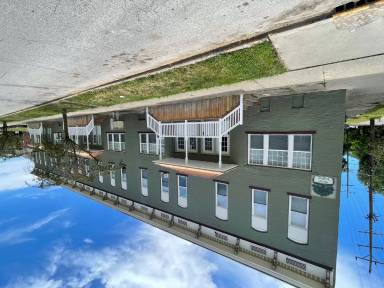 Main picture of 502 1/2 S 5th St