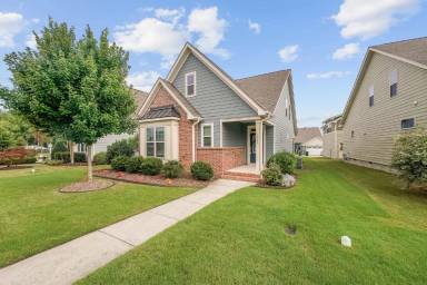 Main picture of 2830 Haw River Trl