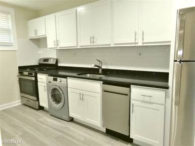 Main picture of 726 W Roscoe St