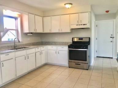 Main picture of 4022 N Avers Ave