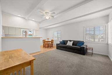 Main picture of 205 40th St
