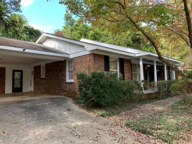Main picture of 1000 College Station Rd