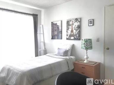 Main picture of 910 N Ogden Dr