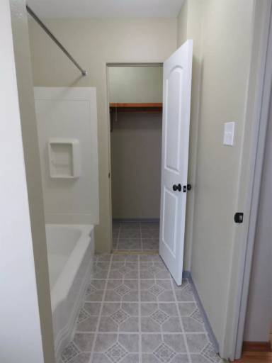 Main picture of 7 N Douglas Ave