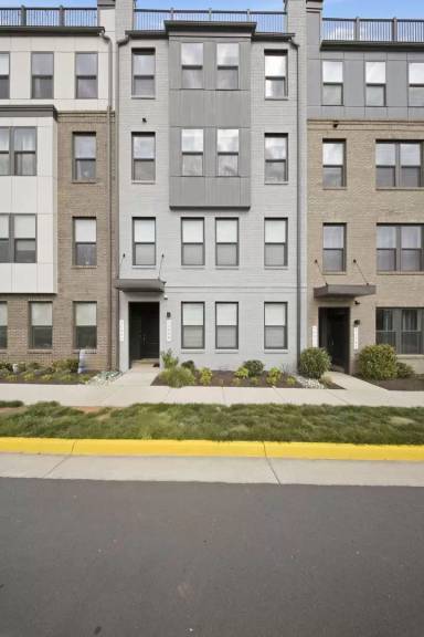 Main picture of 20354 Newfoundland Sq