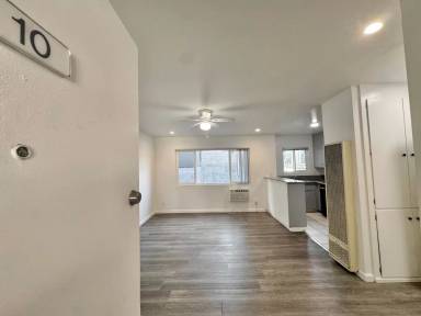 Main picture of 3860 Mentone Ave