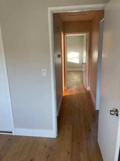 Main picture of 2562 Surrey Rd