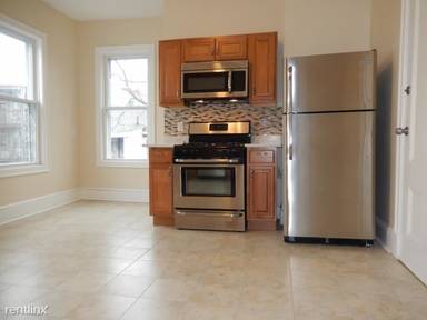 Main picture of 110 Paris St