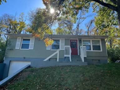 Main picture of 921 Millikin St