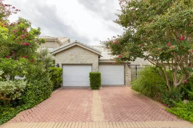Main picture of 7186 Las Ventanas Dr