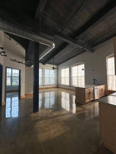 Main picture of 214 N Franklin St
