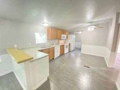 Main picture of 1770 Holliday Dr