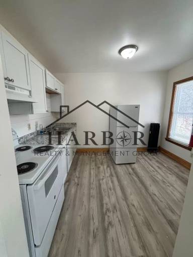 Main picture of 24 W Main St