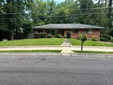 Main picture of 900 Delcris Dr