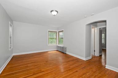 Main picture of 5618-5620 S King Dr