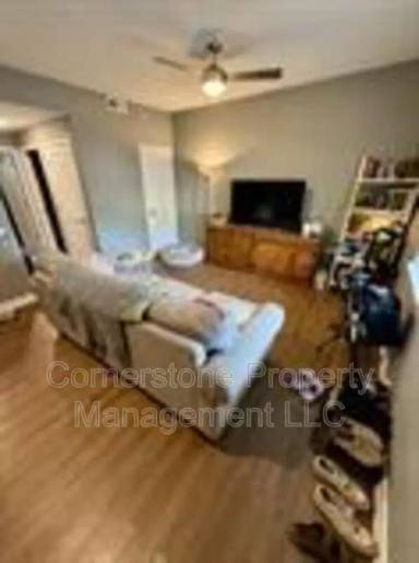 Main picture of 935 Michigan St