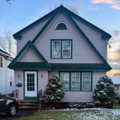 Main picture of 527 Main St