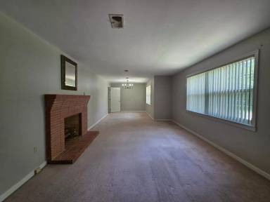 Main picture of 402 E Park Ln