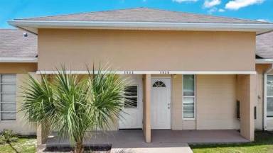 Main picture of 3033 Club Cir