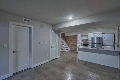 Main picture of 10 Walnut Aly