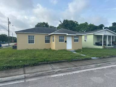 Main picture of 901 W 3rd St