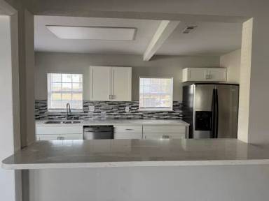 Main picture of 152 Taney St