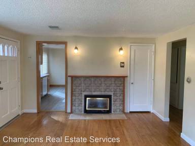 Main picture of 140 NE 147th St