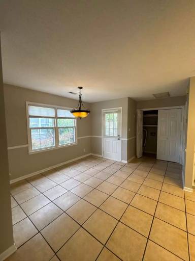 Main picture of 10 Townes Ct